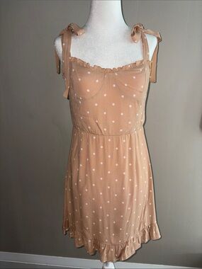 Olivaceous - Beige Polka Dot Ruffle Mini Dress MEDIUM
Spring Wedding Guest